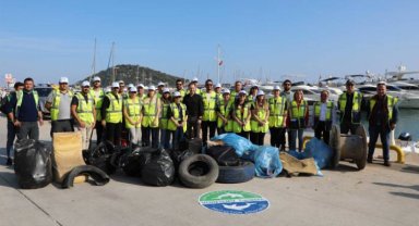 Sahile ve denize atılanlar hayretler içinde bıraktı
