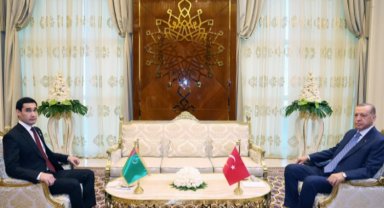 Türkmenistan'da iki lider baş başa görüştü