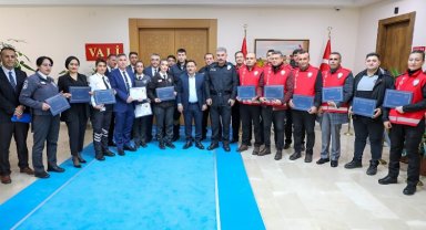 Vali Çiçek'ten güven timlerine başarı belgesi