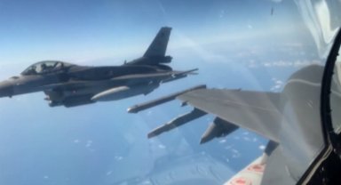 Yunanistan'a ait uçaklar yine NATO uçuşunu hedef aldı!