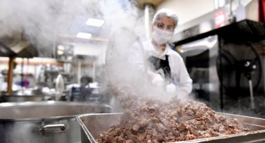 4 milyon paket yemek gariban sofralarında