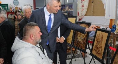 Ahşap yakma sanatı eserleri sergileniyor