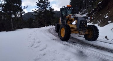 Akdeniz karla mücadele ediyor