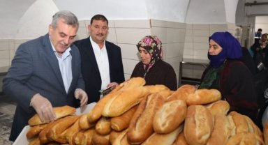 Aşevine halk ekmek desteği