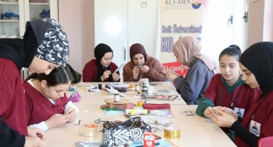 Atık kağıtlar maharetli ellerde sanata dönüştü