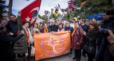 Başkan Soyer: "Baharın da siyasetin de yalancısına inanmayın"