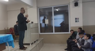 Bitlis Tatvan'da 'başarıda arkadaş seçimi' konferansı