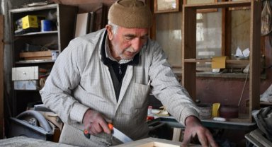 Bursa İznik'te yarım asırdır ahşaba hayat veriyor