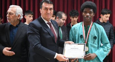 Bursa Osmangazi'de uluslararası lisede karne heyecanı