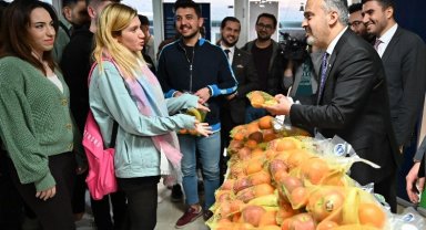 Bursa'da üniversiteli gençlere C vitaminli 'final'