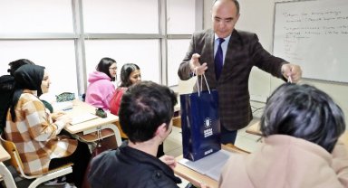 Bursa'da YKS'ye hazırlananlara ek kitap hediyesi