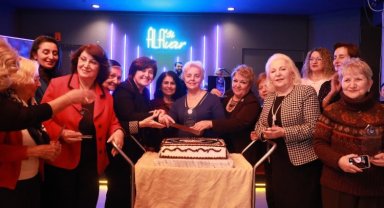 ÇYDD 20 yılı dolduran üyelere plaketlendirdi