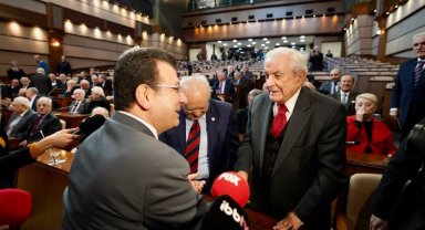 Duayen siyasetçilerden İmamoğlu'na destek ziyareti