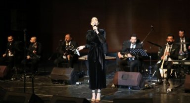 Elif Buse Doğan'la Bursa'da müzik dolu gece