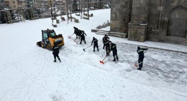 Erzurum kara teslim oldu