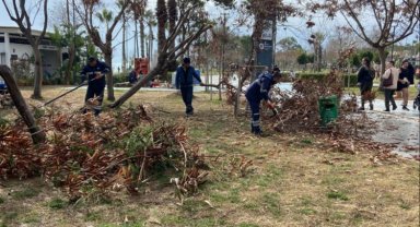 Fırtınanın vurduğu Antalya'da seferberlik
