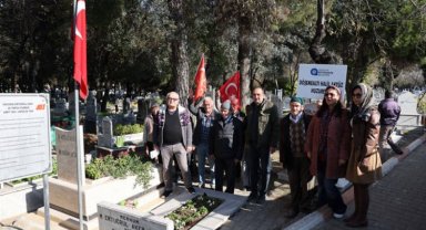 Huzurevi Sakinleri Topçu Yüzbaşı'nı Mezarı başında andı