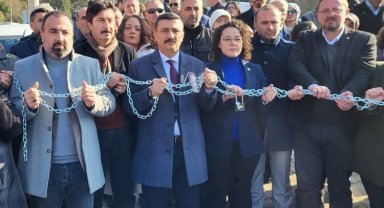 İYİ Parti'den zincirli-kilitli Uludağ protestosu!