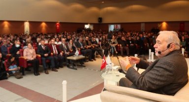 İzmitli gençlerden İlber Ortaylı'ya yoğun ilgi