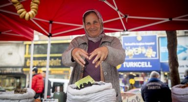 Kadınlar hem kazanıyor hem sosyalleşiyor