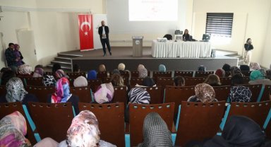 Kadınlara internet ve teknoloji bağımlılığı semineri