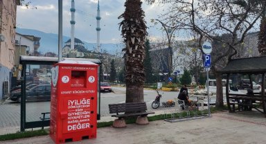 Kızılay'dan Gölcük'e 'kıyafet dönüşüm' kutuları