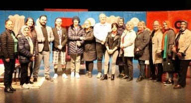 Kocaeli'de 'çınarlar'la tiyatro keyfi