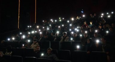 Konya'da gençler aileleriyle sinemada buluştu