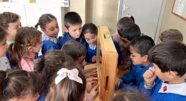 Manisa Gölmarmaralı öğrenciler arı dünyasını keşfetti