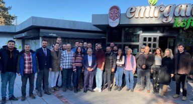 Memduh Büyükkılıç tiyatrocularla buluştu