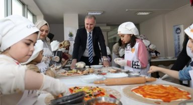 Minik aşçılar 'İnegöl Köfteli Pizza' yaptılar