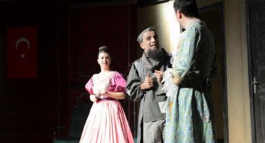 Moliere'in 'Cimri'si Bursa İnegöl'ü kahkaya boğdu
