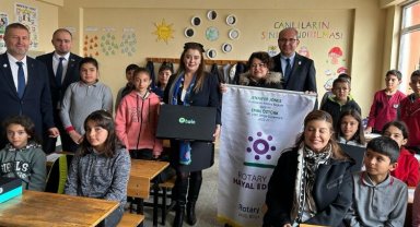Rotary okullara 'Bilim Setleri' dağıtıyor