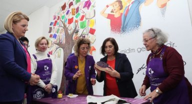 Selvi Kılıçdaroğlu, İZGİM'de üretici kadınlarla buluştu