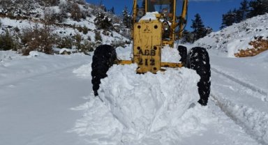 Alanya ve Kaş, karla mücadele ediyor
