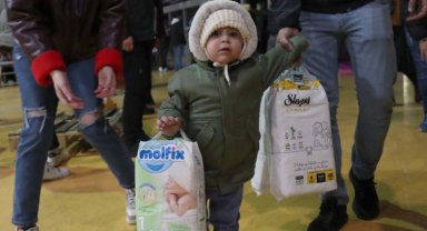 Antalya'dan deprem bölgesine 21 tır yardım