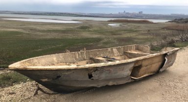 Barajlarda ne ararsan var! Küvet, kayık, mangal...