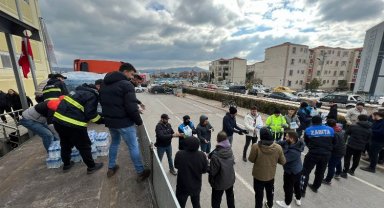 Bergama'dan bölgeye 11. tır yola çıktı