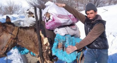 Bingöl'de karlı yolları aşarak, yardımları ulaştırdılar!