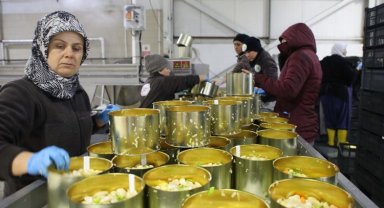 Bolu Belediyesi'nden afet bölgesine 1 TIR konserve