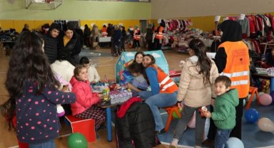 Bursa İnegöl depremzede ailelerin ihtiyaçlarını karşılıyor