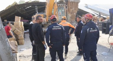 Bursa İtfaiyesi gece gündüz çalışıyor