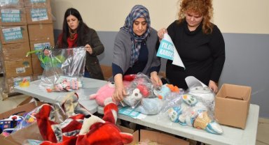 Bursa Yıldırım'dan depremzede çocuklara oyuncak morali