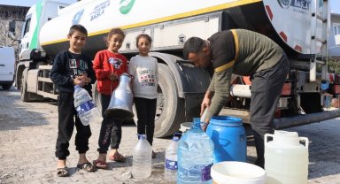 Bursa'nın su tankerleri depremzedeler için sahada