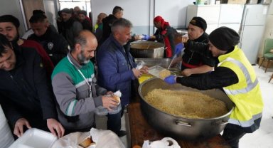 Çayırova, Defne'de yaraları sarıyor