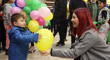 'Çocuklar Gülsün Dünya Gülsün'