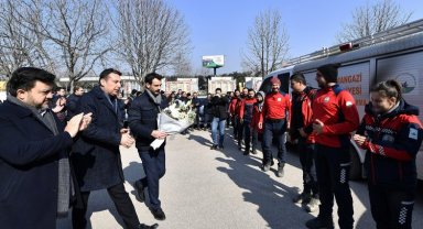 Depremin kahramanlarına Bursa Osmangazi'de duygusal karşılama