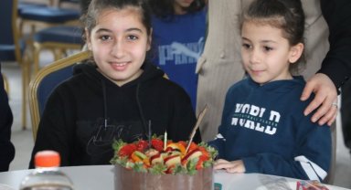 Depremzede Yaren'e sürpriz doğum günü