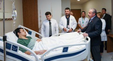Depremzedelere Şentop'tan hastane ziyareti