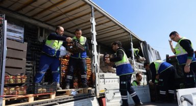 Depremzedelerin meyve sebzesi Bursa'dan